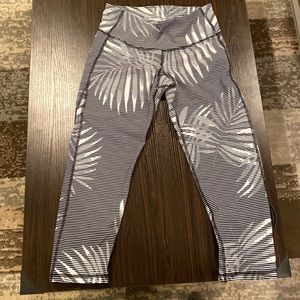 Old navy go dry crop leggings. Size s. Barely worn.